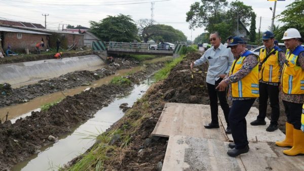 Menteri PU meninjau proyek peningkatan Irigasi Cikeusik di Cirebon dan Kuningan