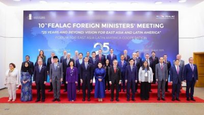 Wamenlu RI Arrmanatha C. Nasir berbicara di forum FEALAC Mongolia tentang multilateralisme