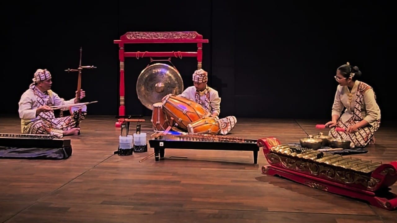 Simpay Panaratas tampil membawakan musik Sunda di Young Euro Classic Berlin 2025