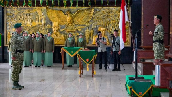 Pangkostrad Letjen TNI Mohammad Fadjar memimpin upacara Sertijab Kepala Peralatan Kostrad di Markas Kostrad Jakarta