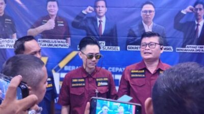 Prosesi pelantikan DPD PWRC Sumatera Selatan oleh Ketum PWRC Kornelius Wau.