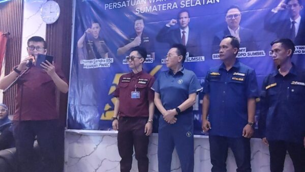 Prosesi pelantikan DPD PWRC Sumatera Selatan oleh Ketum PWRC Kornelius Wau.