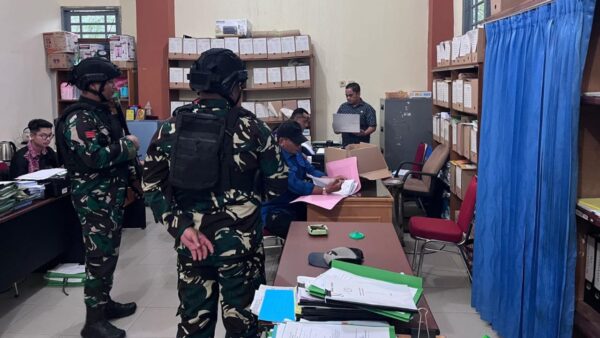 Penggeledahan penyidik Kejati Kalbar terkait kasus hibah GKE Petra