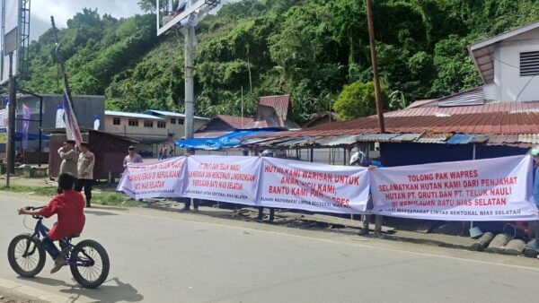 aksi-damai-nias-selatan-wapres-gibran