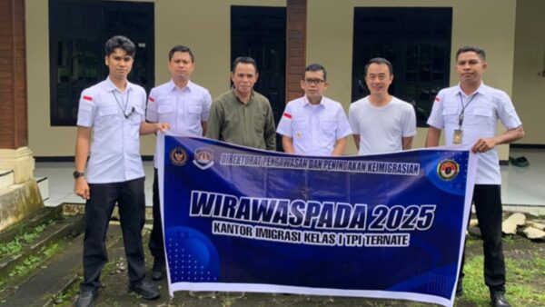 Petugas Imigrasi Ternate saat Operasi Wirawaspada pengawasan WNA
