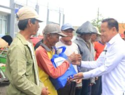 Lapas Pemuda Madiun Gelar Bakti Sosial dan Bagikan Sembako untuk Tukang Becak