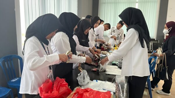 Petugas Lapas Pemuda Madiun melakukan pemeriksaan pengamanan jelang Tahun Baru