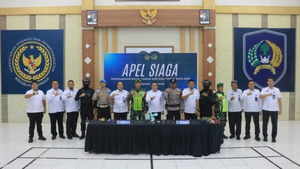 Petugas Lapas Pemuda Madiun bersama TNI-Polri melakukan razia kamar WBP jelang Nataru