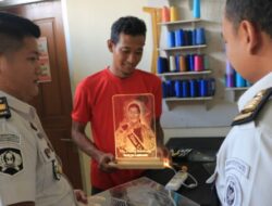 Kreatif! WBP Madiun Sulap Akrilik Bekas Jadi Karya Seni