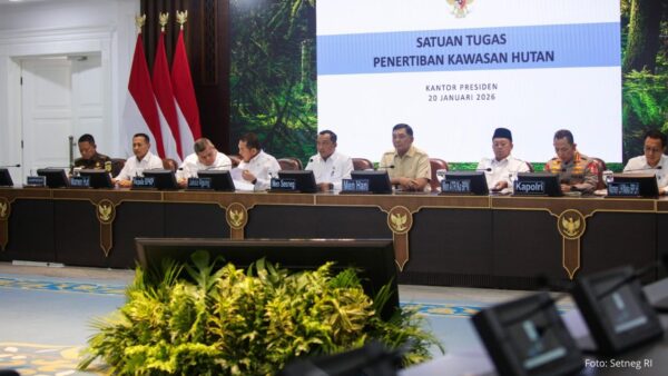 Presiden Prabowo Subianto mencabut izin perusahaan pelanggar lingkungan