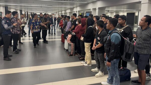 Kepulangan WNI korban online scam dari Kamboja di Bandara Soekarno-Hatta