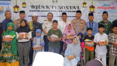Kegiatan bakti sosial Imigrasi Belawan memberikan bantuan kepada anak yatim di bulan Ramadan