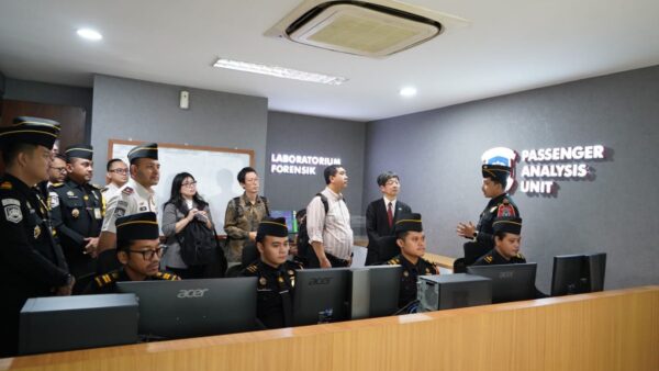 Delegasi Japan Immigration Services Agency meninjau sistem autogate di Bandara Soekarno Hatta
