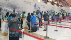 Jemaah haji kloter pertama Embarkasi Jakarta Pondok Gede diberangkatkan melalui layanan Makkah Route di Bandara Soekarno-Hatta.