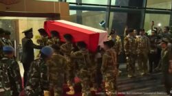 Upacara militer penghormatan jenazah prajurit TNI gugur di Lebanon