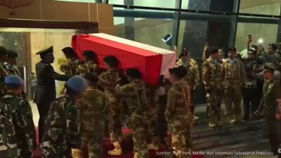 3 Prajurit TNI Gugur di Lebanon Dipulangkan, KSAD Pimpin Upacara Penghormatan