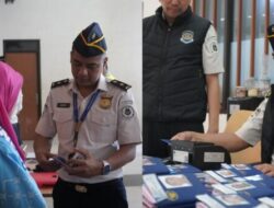 Petugas Imigrasi Jakarta Timur Kawal Keberangkatan Haji di Embarkasi Pondok Gede