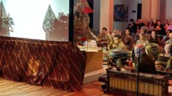 Pertunjukan wayang kulit dan gamelan Indonesia di University of California Riverside Amerika Serikat.