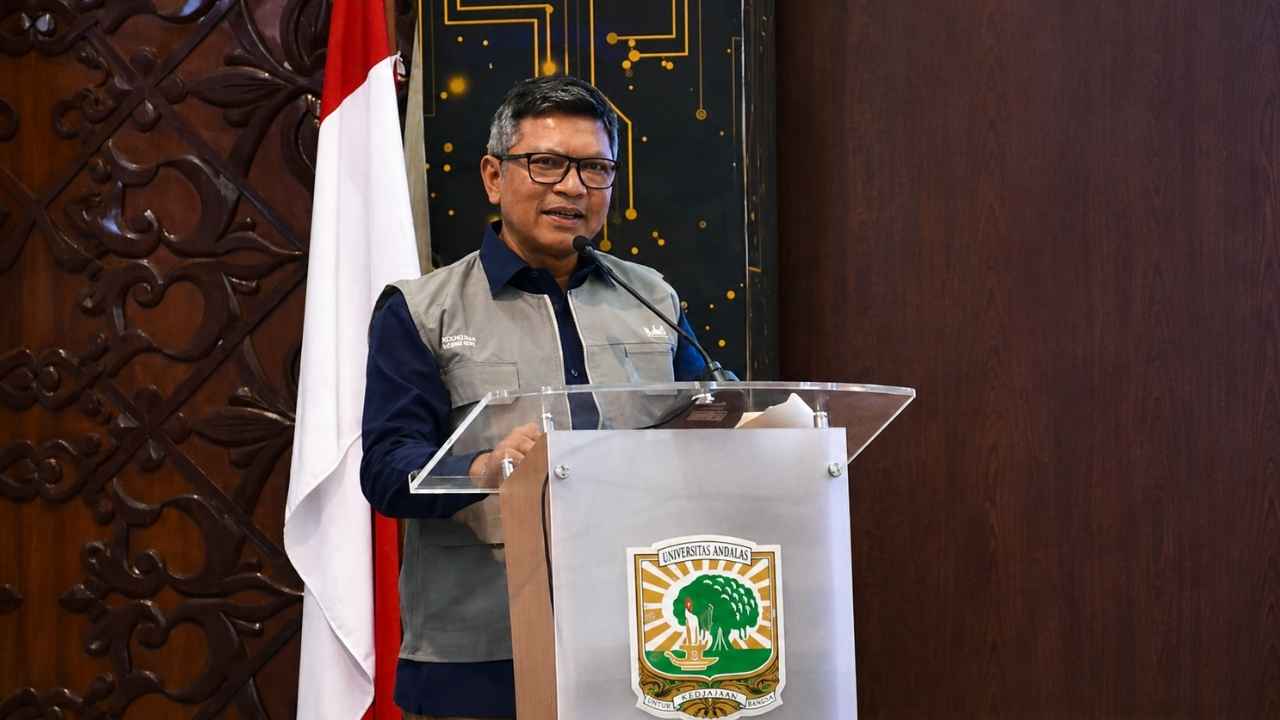 Sekjen Kementerian Luar Negeri RI Denny Abdi menyampaikan keynote speech pada Seminar Utama IMLF 2026 dalam rangka peringatan 100 Tahun Jam Gadang di Bukittinggi.