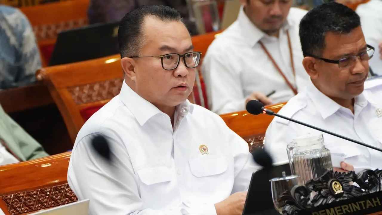 Komisi X DPR RI bersama Kepala BRIN Prof Arif Satria saat rapat membahas pengembangan riset nasional dan inovasi teknologi.