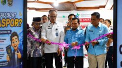 Peresmian layanan keimigrasian di Mall Pelayanan Publik Kabupaten Solok untuk mempermudah masyarakat mengurus paspor dan layanan imigrasi lainnya.