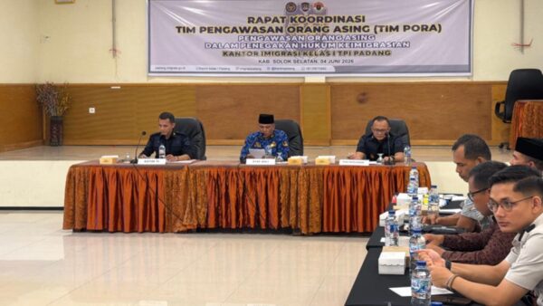Rapat Koordinasi TIMPORA Kantor Imigrasi Kelas I TPI Padang bersama instansi terkait di Kabupaten Solok Selatan untuk memperkuat pengawasan orang asing.