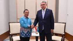 Wamenlu RI Muhammad Anis Matta bertemu pejabat tinggi Kazakstan membahas perdagangan, investasi, dan ketahanan pangan.