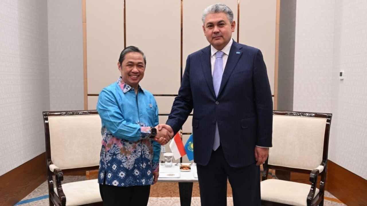 Wamenlu RI Muhammad Anis Matta bertemu pejabat tinggi Kazakstan membahas perdagangan, investasi, dan ketahanan pangan.