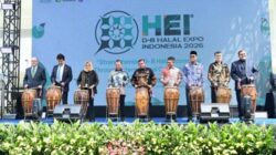 Wakil Menteri Luar Negeri Anis Matta membuka D-8 Halal Expo Indonesia 2026 di Senayan Tennis Indoor Stadium Jakarta bersama Kepala BPJPH dan delegasi negara anggota D-8.