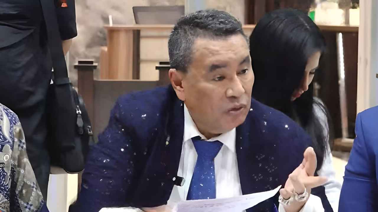Febrie Adriansyah menjalani pemeriksaan di Gedung Jampidsus Kejaksaan Agung terkait dugaan korupsi dan TPPU PT Asabri.