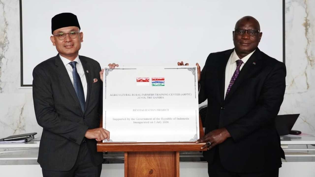 Wakil Menteri Luar Negeri RI Arrmanatha Nasir meresmikan kembali ARFTC Jenoi di Gambia sebagai pusat pelatihan pertanian Afrika Barat.