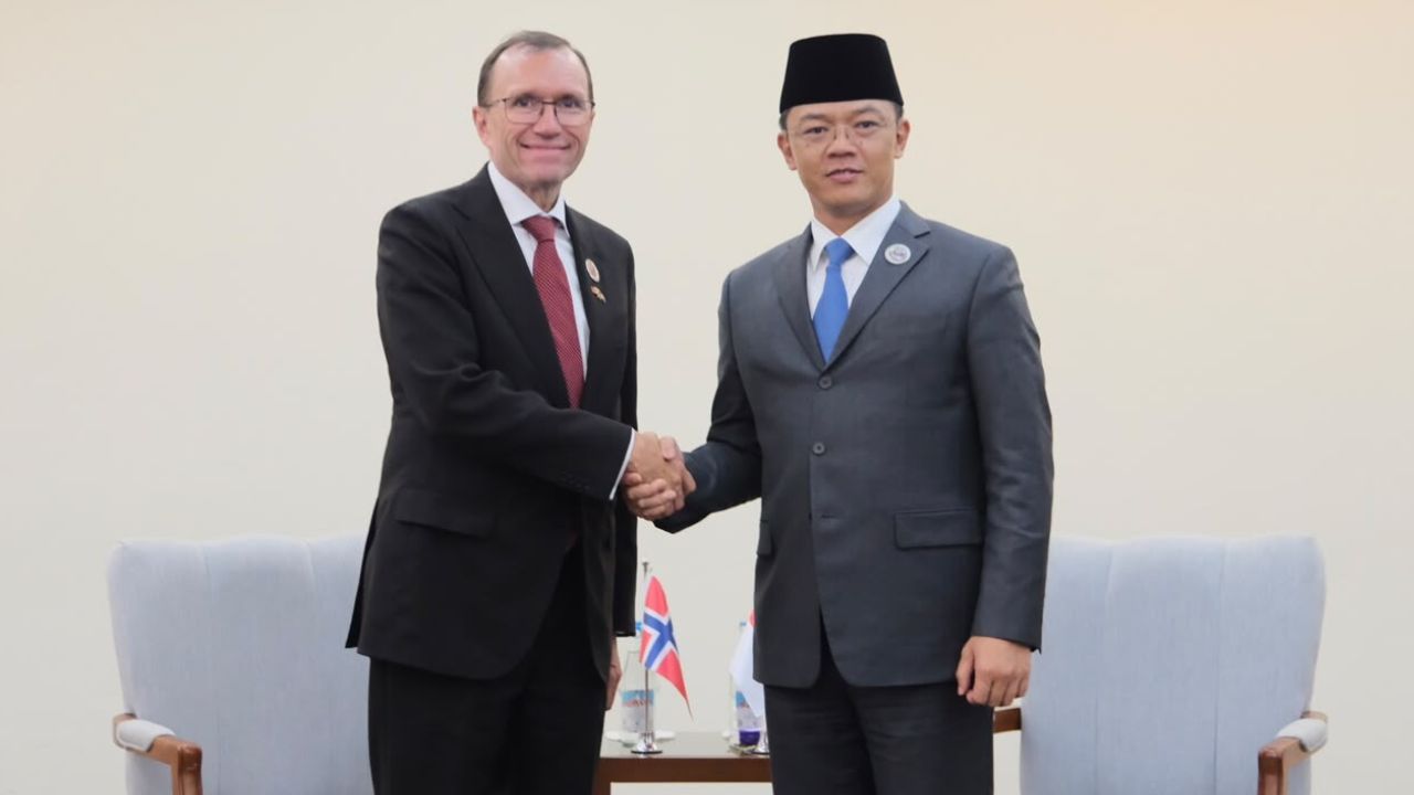 Menteri Luar Negeri RI Sugiono bertemu Menteri Luar Negeri Norwegia Espen Barth Eide membahas kerja sama energi, akuakultur, dan perlindungan hutan di Manila.