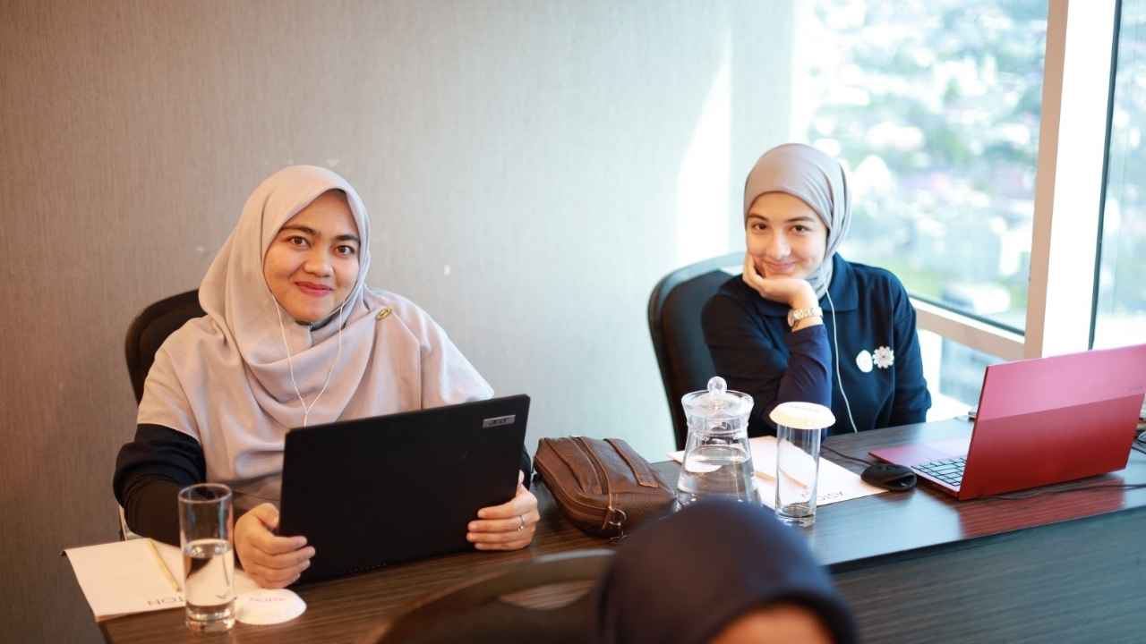 Devi Virhana pendiri BIPA Pertiwi mengajarkan Bahasa Indonesia kepada warga negara asing dari 33 negara melalui pembelajaran daring dan tatap muka.