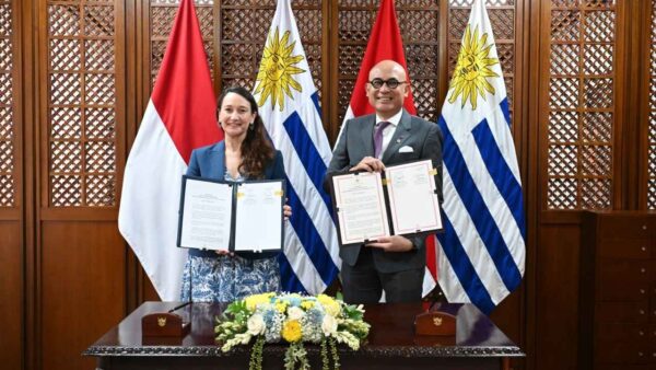 Pertemuan bilateral Indonesia dan Uruguai di Jakarta membahas perdagangan dan investasi.