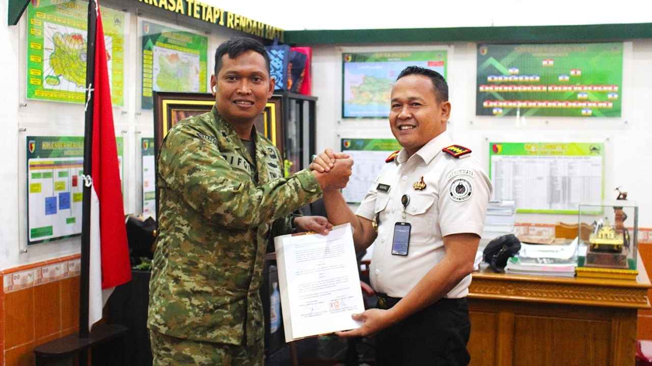 Kalapas Jember dan Dandim 0824 menandatangani perjanjian kerja sama keamanan lapas.