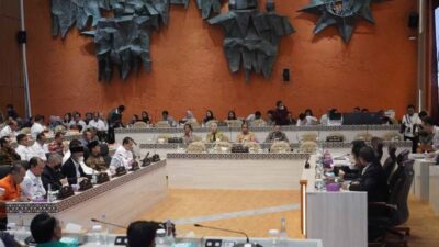 Menteri PU Dody Hanggodo menyampaikan rencana anggaran pembangunan infrastruktur 2027 dalam rapat kerja bersama Komisi V DPR RI.