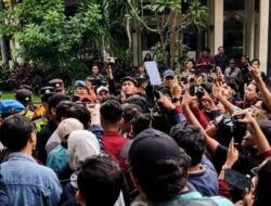 Demo Yogya Ricuh, 8 Mahasiswa Terluka di Simpang Gramedia