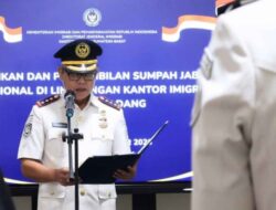 Kantor Imigrasi Padang Lantik Dua Analis Keimigrasian Ahli Muda