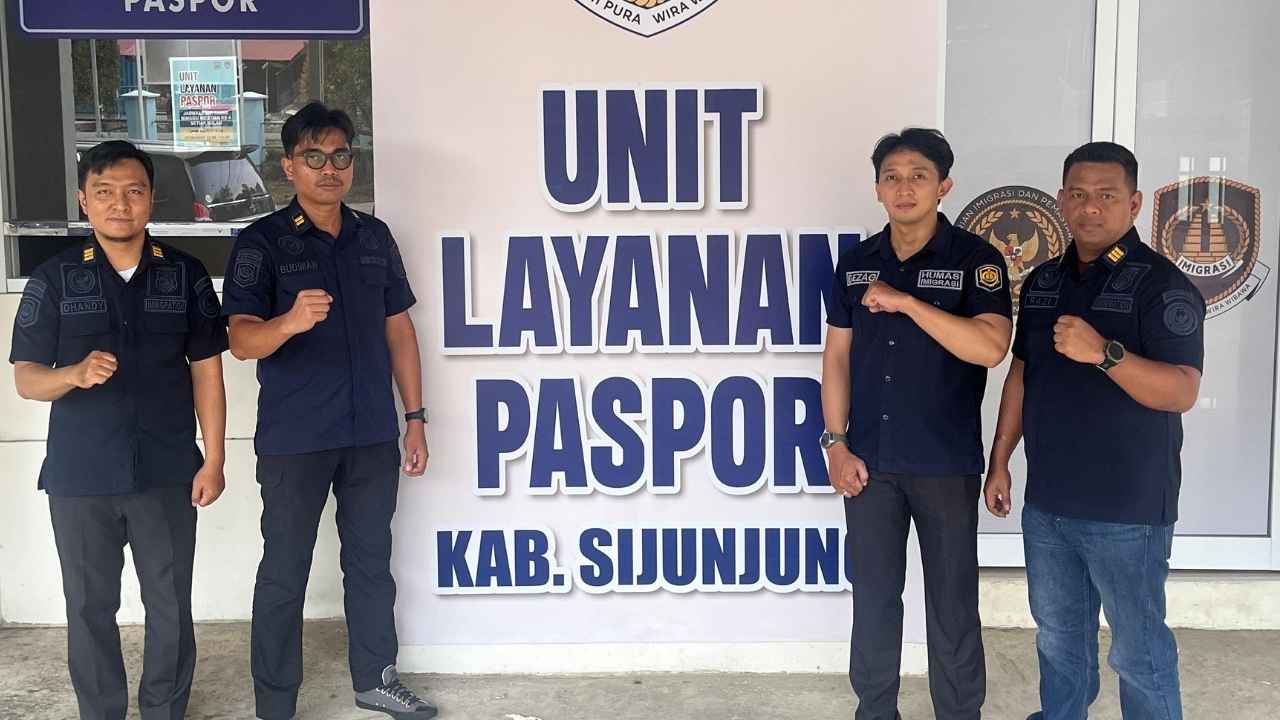 Pelayanan paspor Kantor Imigrasi Padang di ULP Sijunjung.
