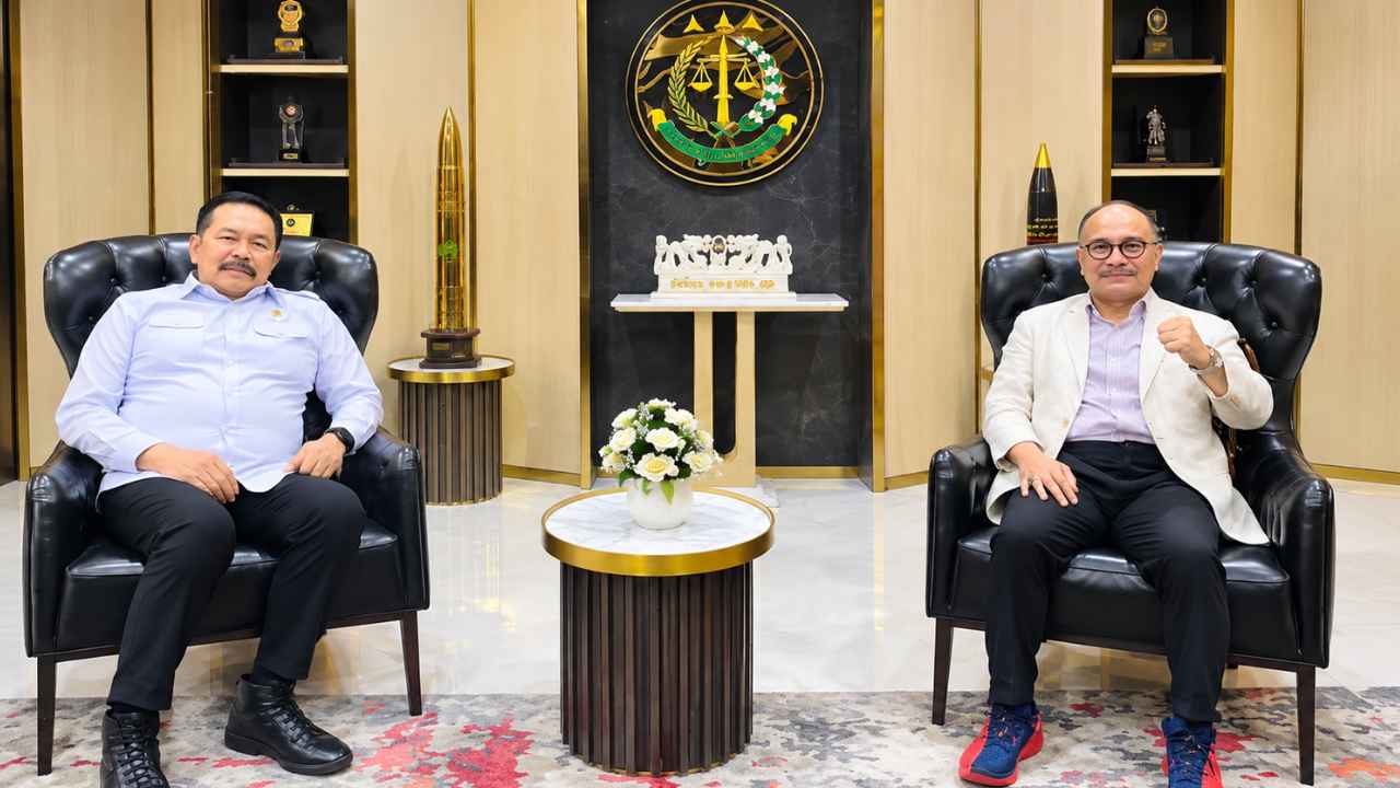 Jaksa Agung Sanitiar Burhanuddin dan Firman Jaya Daeli membahas supremasi hukum.