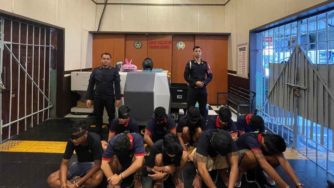 Pemindahan 10 narapidana Lapas Jember ke Lapas Probolinggo.