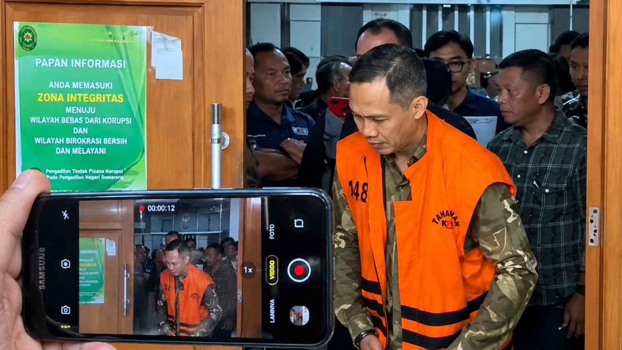 Syamsul Aulia Rachman menjalani sidang tuntutan di Pengadilan Tipikor Semarang.