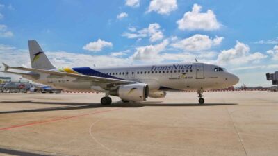 Pesawat TransNusa melayani rute internasional Melbourne–Bali dengan layanan Premium Plus.