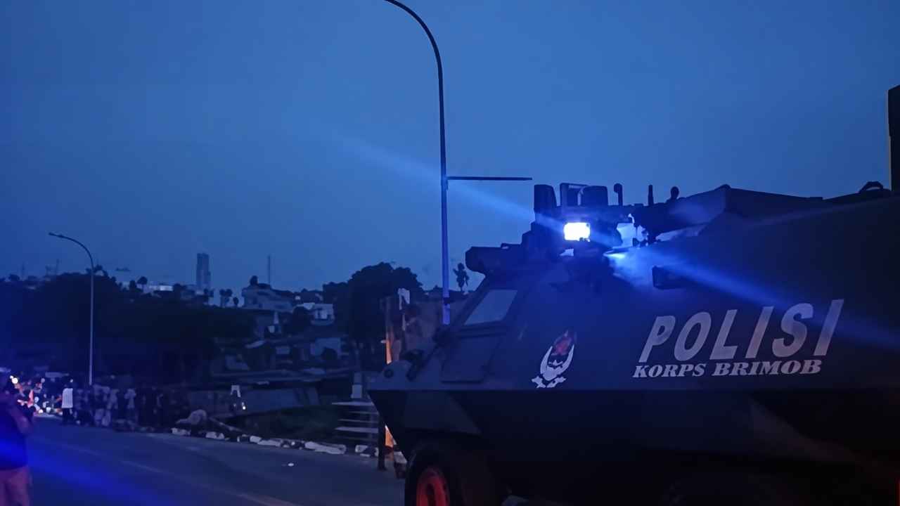 Bentrokan warga Nunu dan Anoa di sekitar Jembatan Lalove, Kota Palu, Sulawesi Tengah.