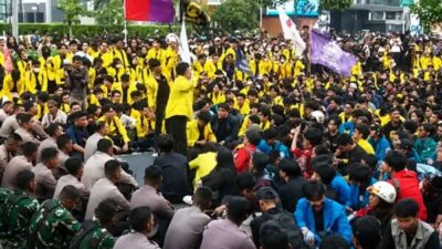 Mahasiswa mengikuti aksi #IndonesiaSadar di kawasan Bundaran HI, Jakarta, pada 28 Oktober 2026.
