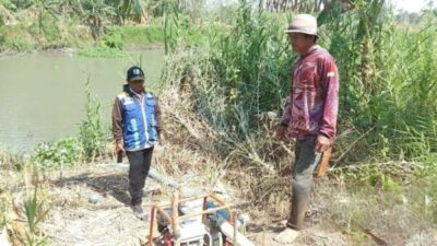 Kementerian PU melakukan pemompaan air untuk sawah terdampak kekeringan di Pinrang.