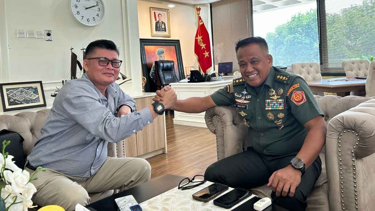 Kornelius Wau dan Saleh Mustafa dalam pertemuan sebelum penunjukan sebagai Wamentan.