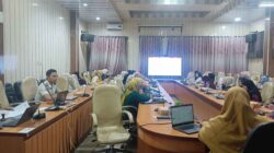 Petugas Lapas Kelas IIA Jember mengikuti kegiatan sinkronisasi data layanan kesehatan melalui aplikasi SIGIZI KESGA.