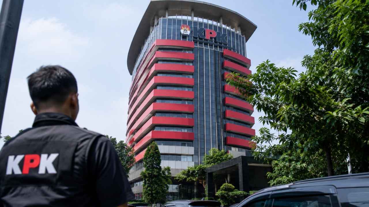 KPK mengusut dugaan korupsi pengadaan barang dan jasa terkait dana penanggulangan bencana di BNPB.