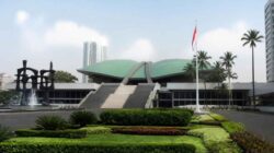 Gedung DPR RI terkait wacana Pansus untuk menindaklanjuti putusan MK mengenai syarat pendidikan Gibran.